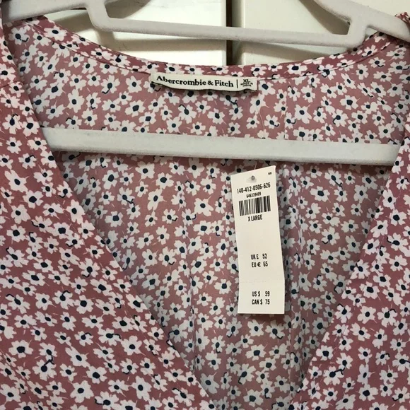 Abercrombie Ditzy Floral Top - Picture 2 of 5